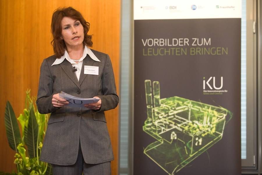Die bekannte Moderatorin Iris Woggan-Kaiser führte durch das Programm. © Christian Kruppa/IKU